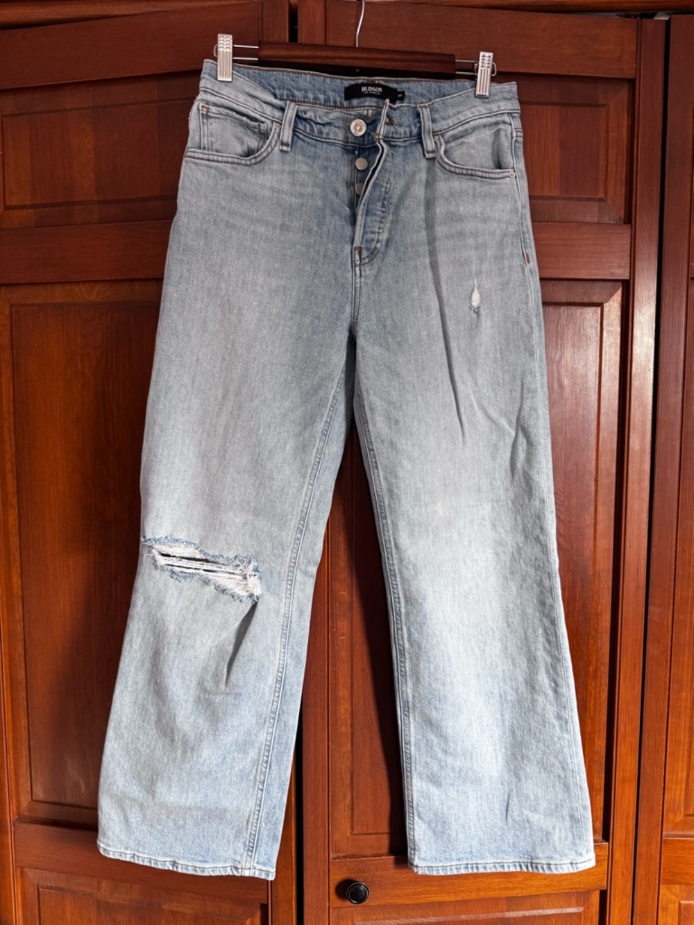Hudson Jeans Rosie - Light Blue Cropped Straight-Leg with Distressed Knee
